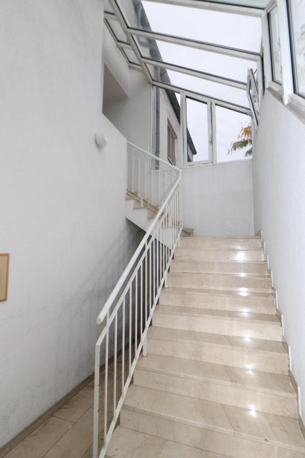 Bacchus - Helles Und Geraeumiges Appartement Am Rande Von Mainz Exterior photo